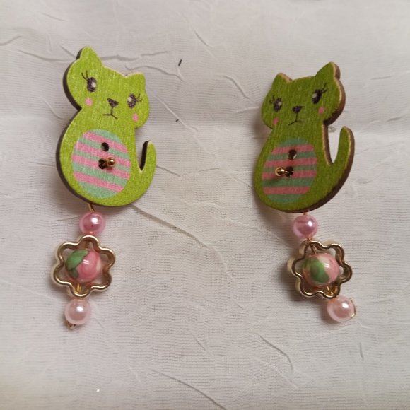 Home Made Handmade Wood & Metal Cat Green & Pink Button Earrings #46 - Picture 1 of 13